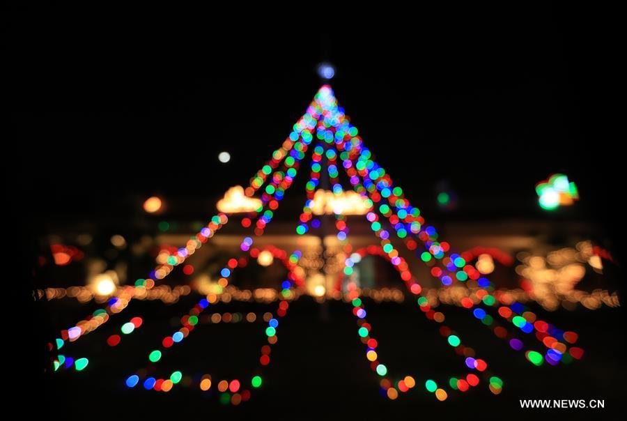 U.S.-LOS ANGELES-CHRISTMAS EVE-DECORATIONS