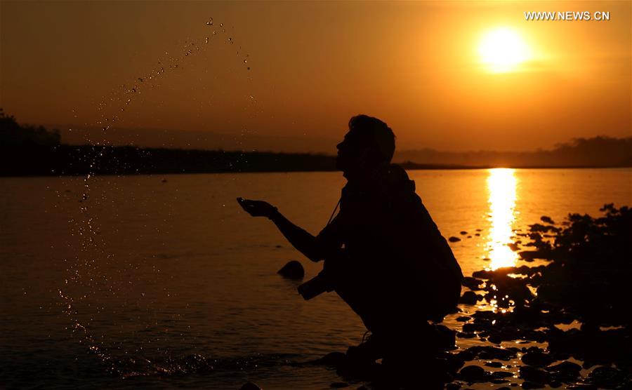 NEPAL-CHITWAN-SUNSET