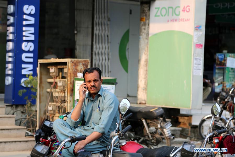 PAKISTAN-ISLAMABAD-MOBILE PHONES