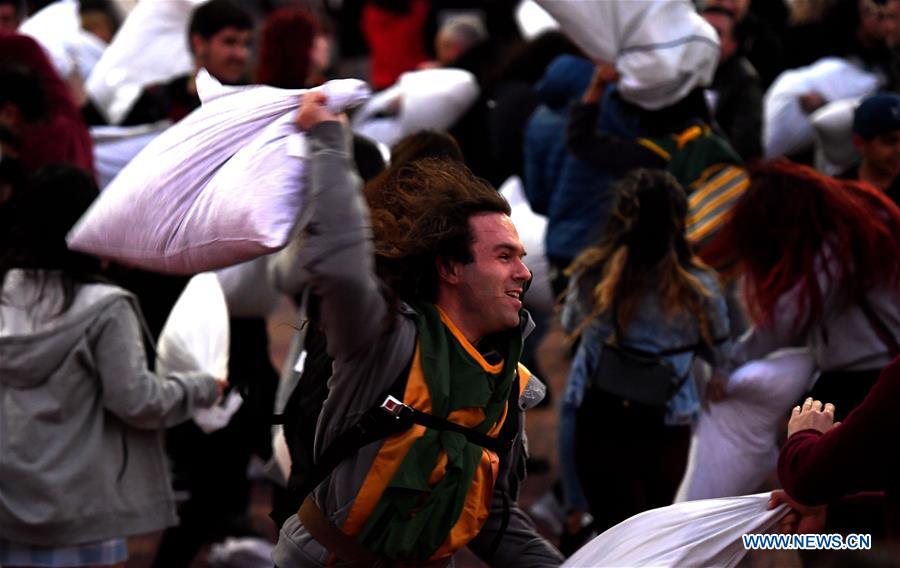 U.S.-SAN FRANCISCO-PILLOW FIGHT