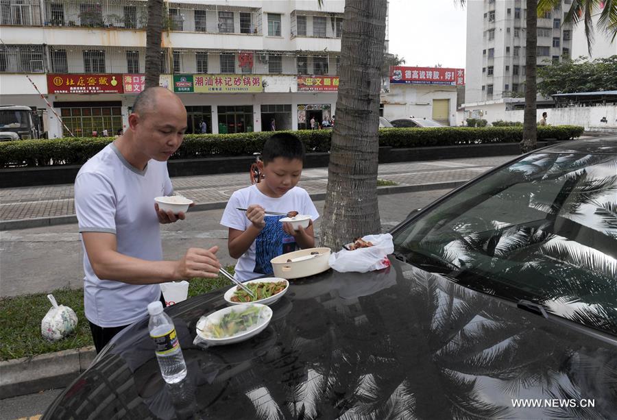 CHINA-HAINAN-HEAVY FOG-STRANDED CARS(CN)