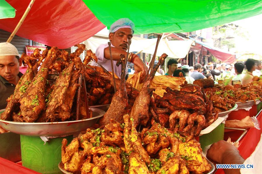 BANGLADESH-DHAKA-MUSLIM-IFTAR-MARKET