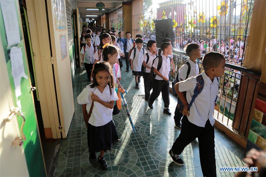 PHILIPPINES-QUEZON CITY-FIRST DAY OF SCHOOL