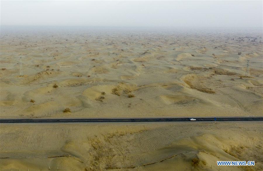 CHINA-XINJIANG-TAKLIMAKAN DESERT-HIGHWAY (CN)