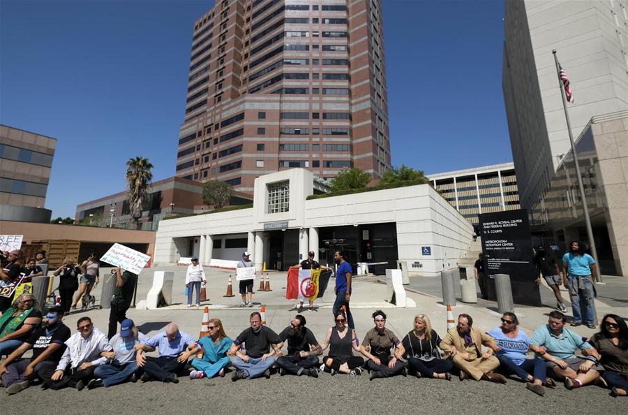 U.S.-LOS ANGELES-IMMIGRATION POLICY-PROTESTERS-ARREST