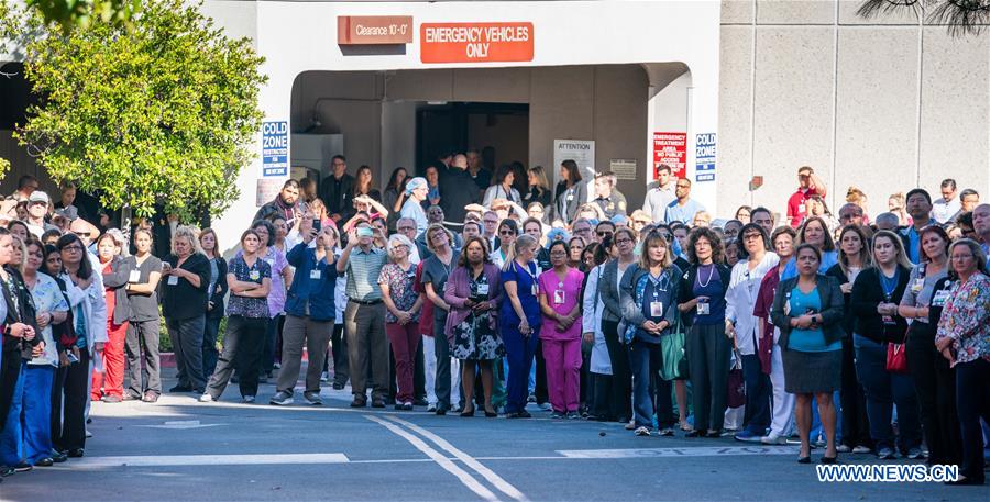 U.S.-CALIFORNIA-BAR-SHOOTING-MOURNING