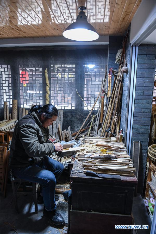 CHINA-ZHEJIANG-ANJI-FAN MAKING (CN)