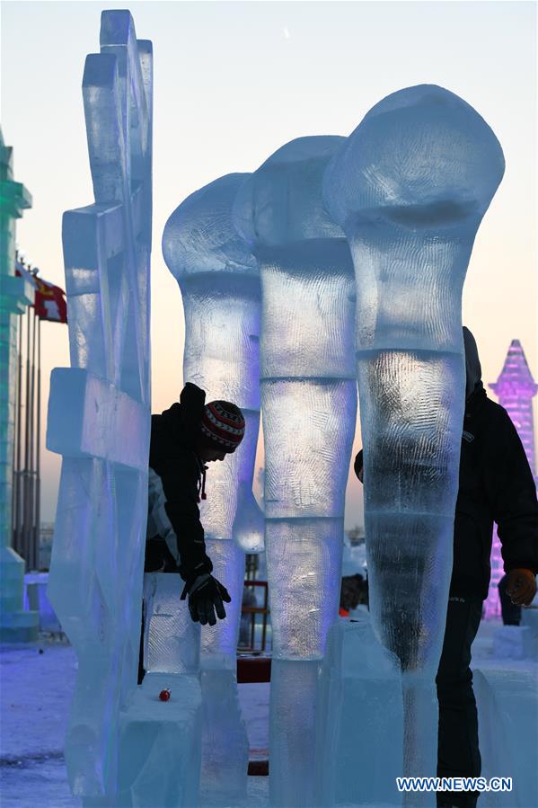 CHINA-HARBIN-ICE SCULPTURE-COMPETITION (CN)