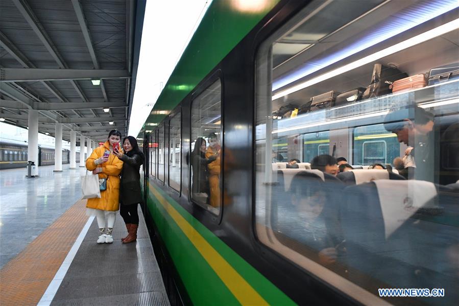 CHINA-LANZHOU-CHONGQING RAILWAY-FUXING BULLET TRAIN (CN)