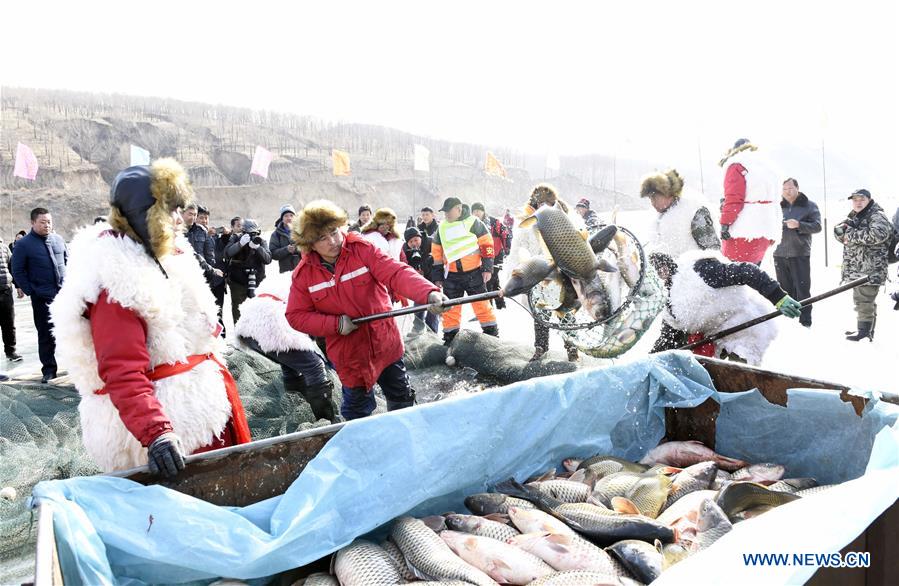 #CHINA-INNER MONGOLIA-HOHHOT-TRADITIONAL WINTER FISHING (CN)