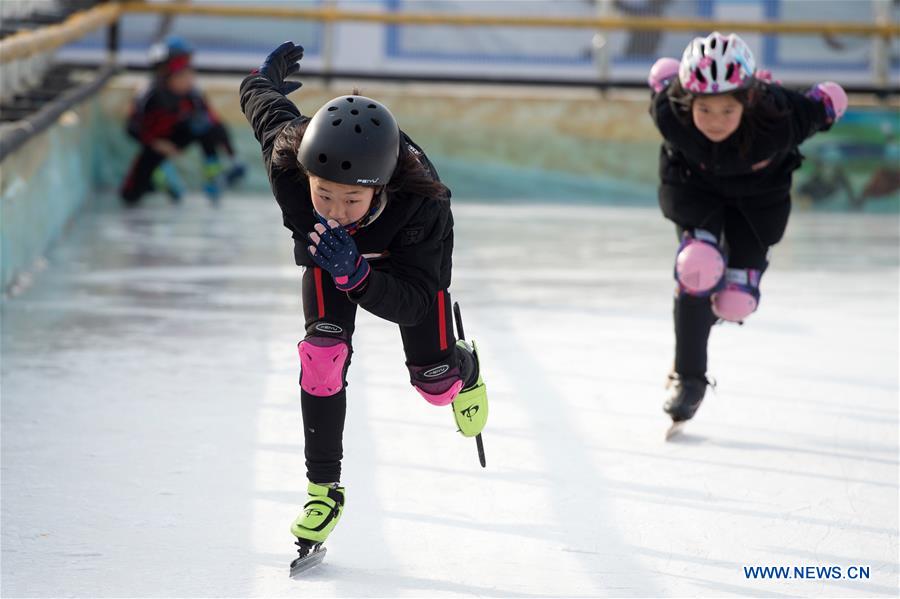 (SP)CHINA-BEIJING-YANQING-PRIMARY SCHOOL STUDENTS-SKATING(CN)