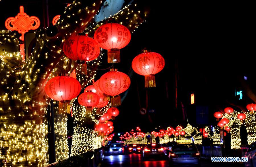 CHINA-ZHENGZHOU-SPRING FESTIVAL-LANTERNS (CN)