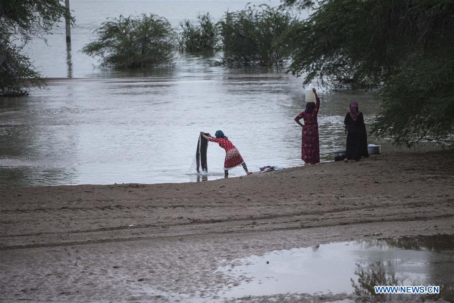 IRAN-KHUZESTAN-FLOOD-VILLAGERS