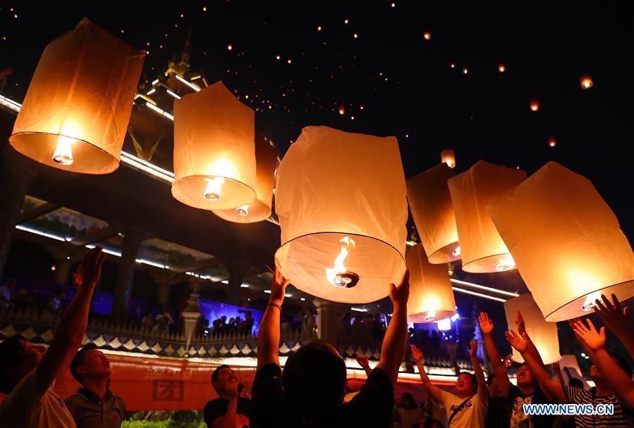 CHINA-YUNNAN-JINGHONG-KONGMING LANTERNS (CN)