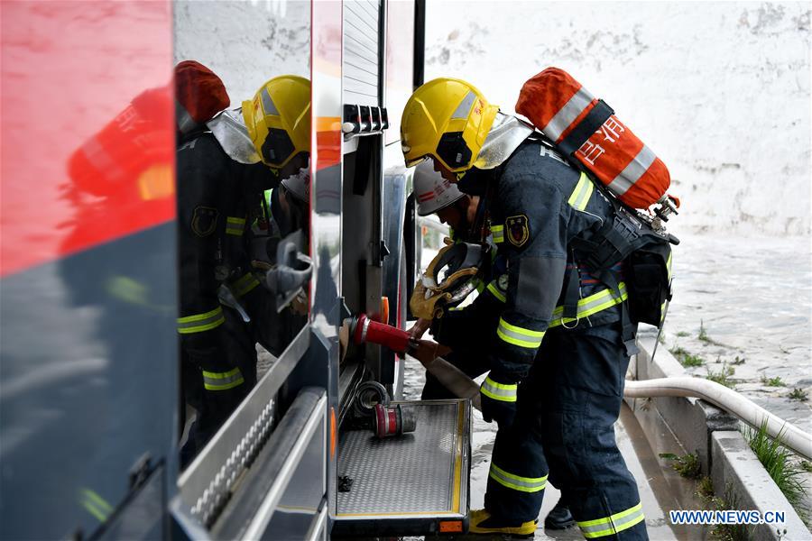 CHINA-LHASA-FIREFIGHTER-DRILL (CN)