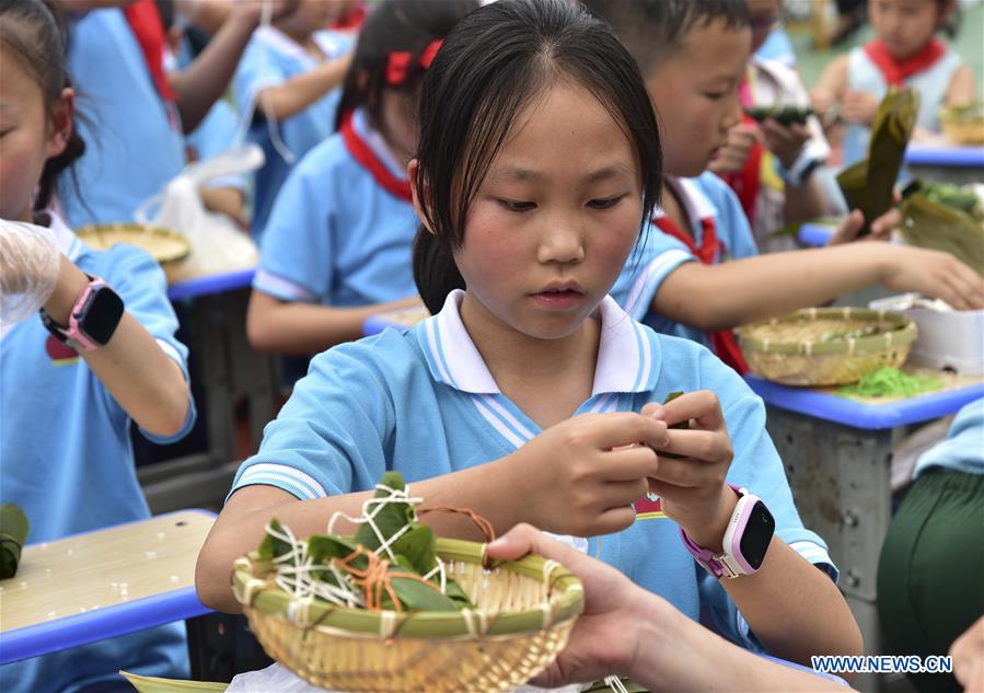 #CHINA-DRAGON BOAT FESTIVAL-FOLK CUSTOMS (CN)