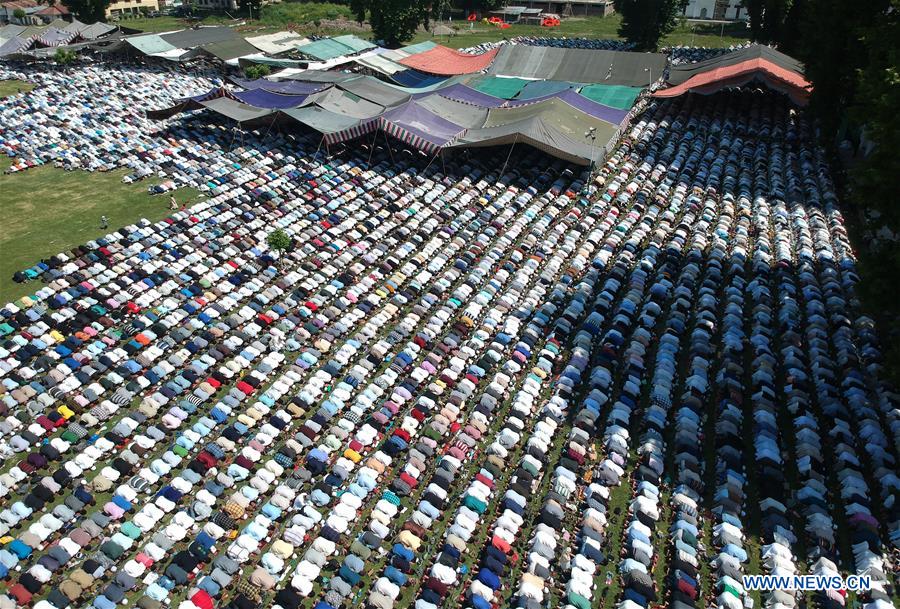 KASHMIR-SRINAGAR-RAMADAN-PRAYERS