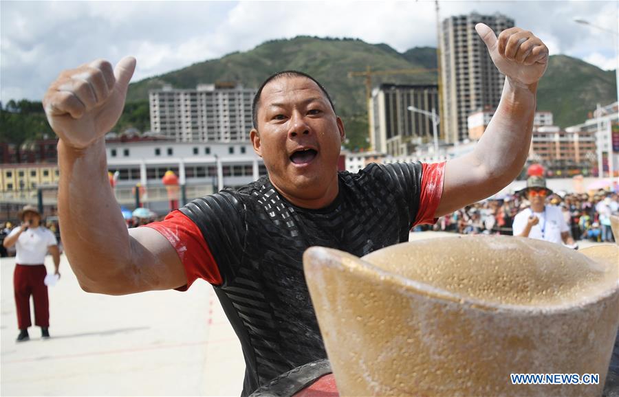 (SP)CHINA-GANSU-DIEBU-STRONGEST MAN COMPETITION