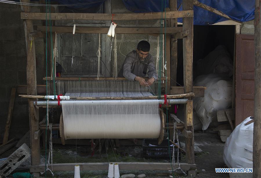 KASHMIR-SRINAGAR-SHAWL MAKING