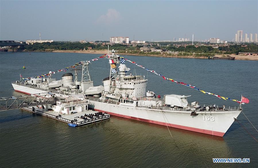 CHINA-JIANGXI-NANCHANG-DESTROYER-TOURISM-NAVY VETERAN-GUIDE (CN)