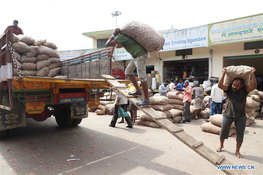 INDIA-BANGALORE-ONION PRICE-INCREASE