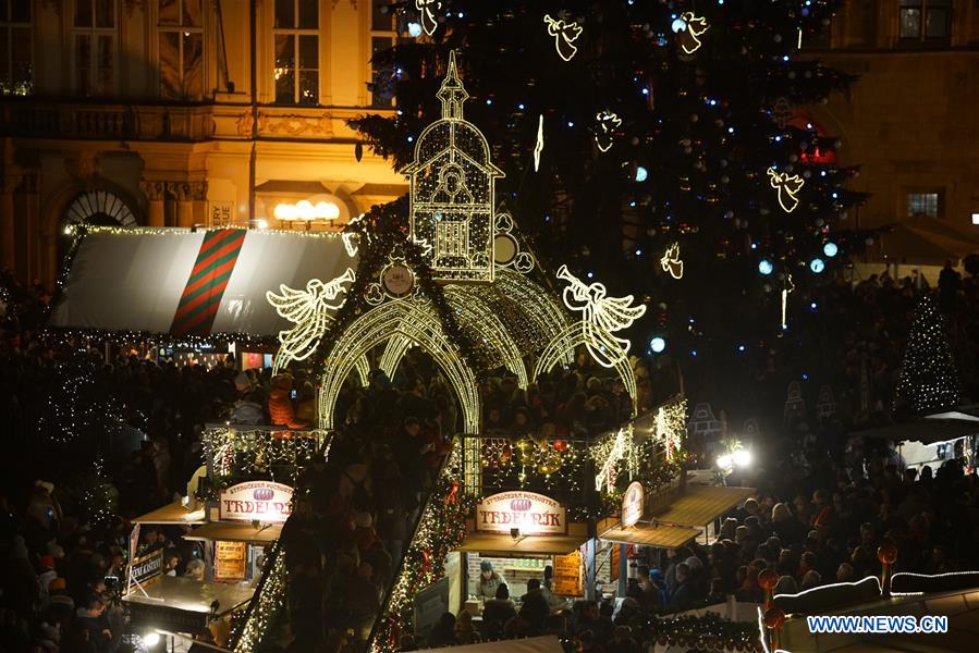 CZECH REPUBLIC-PRAGUE-CHRISTMAS TREE LIGHTENING