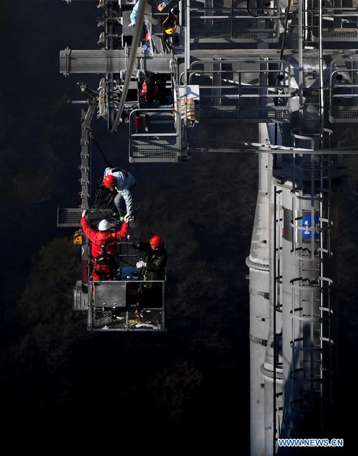 CHINA-SHAANXI-MOUNT HUASHAN-CABLEWAY MAINTENANCE (CN)