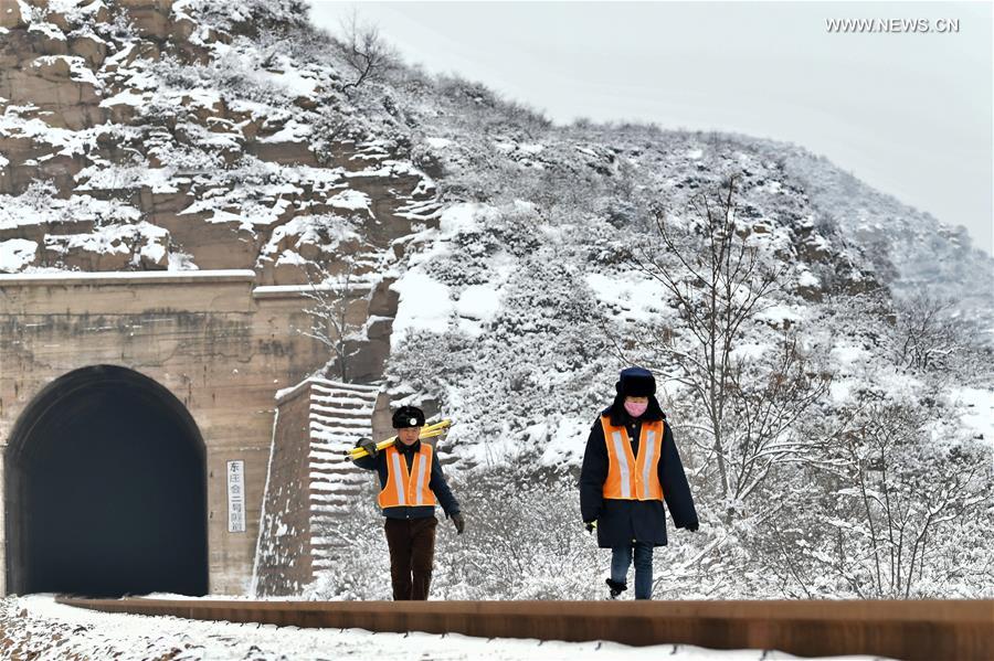 CHINA-SHANXI-RAILWAY MAINTENANCE-COUPLE (CN)