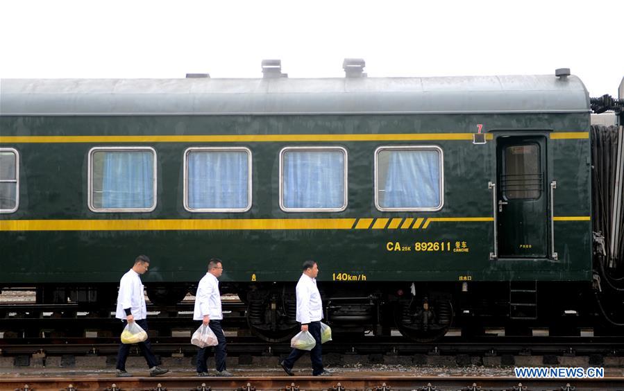 CHINA-ANHUI-SPRING FESTIVAL TRAVEL RUSH-TRAIN-FOOD (CN)