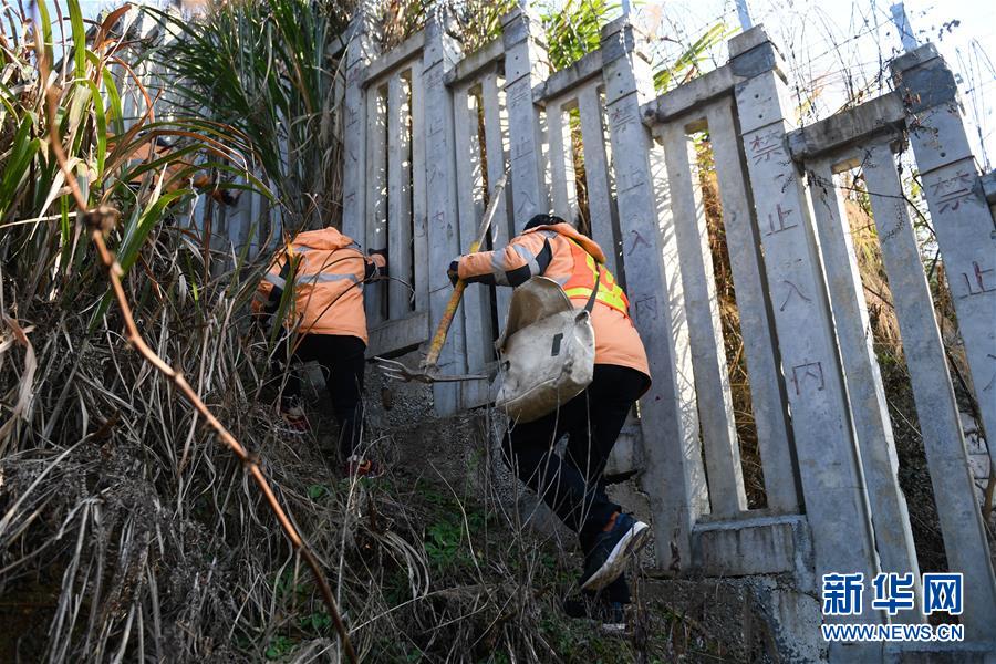 （新春走基层·图文互动）（2）“90后”铁路值守员：唱响崇山峻岭间的“青春之歌”