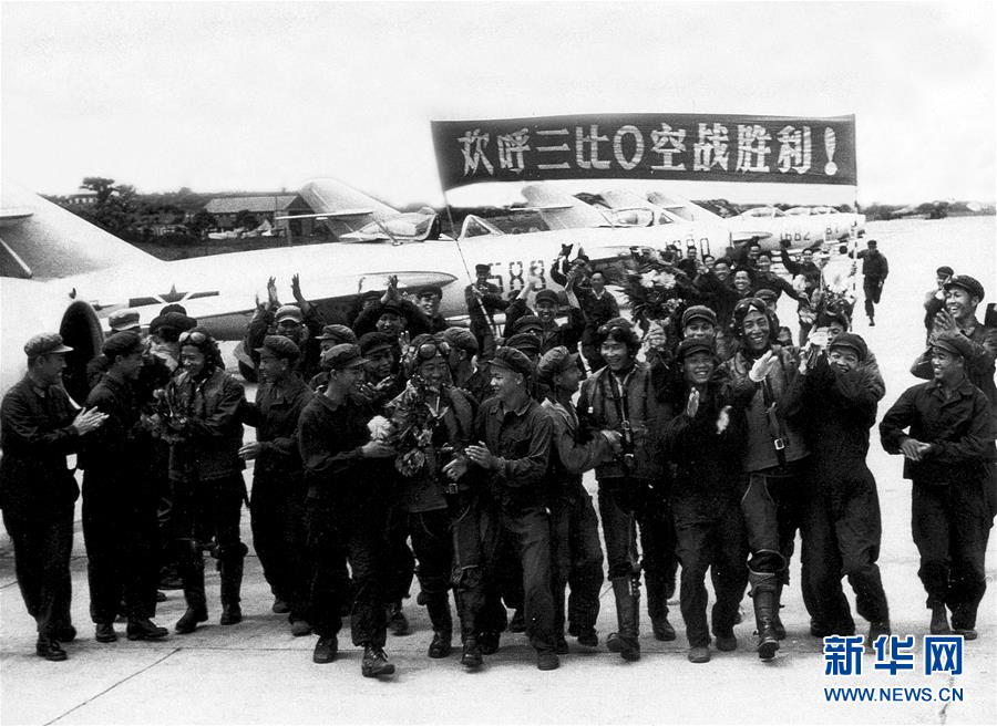 （新华全媒头条·人民空军70年·图文互动）（4）阳光照耀奋飞的航程——党中央、中央军委和习主席关心人民空军建设发展纪实