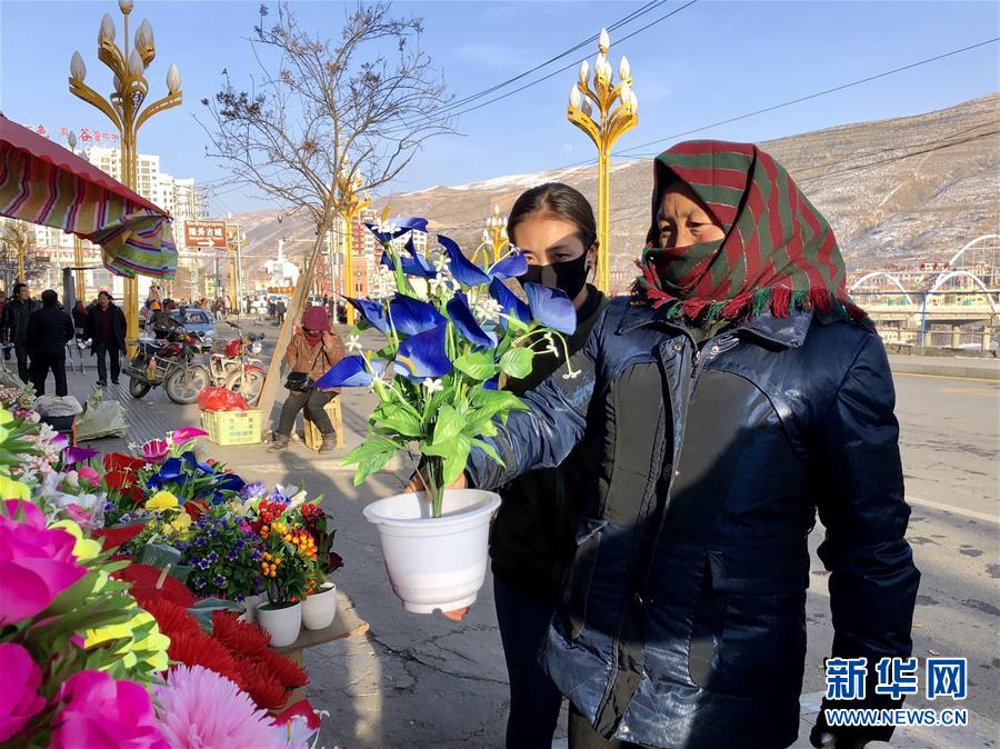 （新春走基层·图文互动）（2）“只要备好年货，新的一年就可以风调雨顺”——腊月藏区年货市场见闻