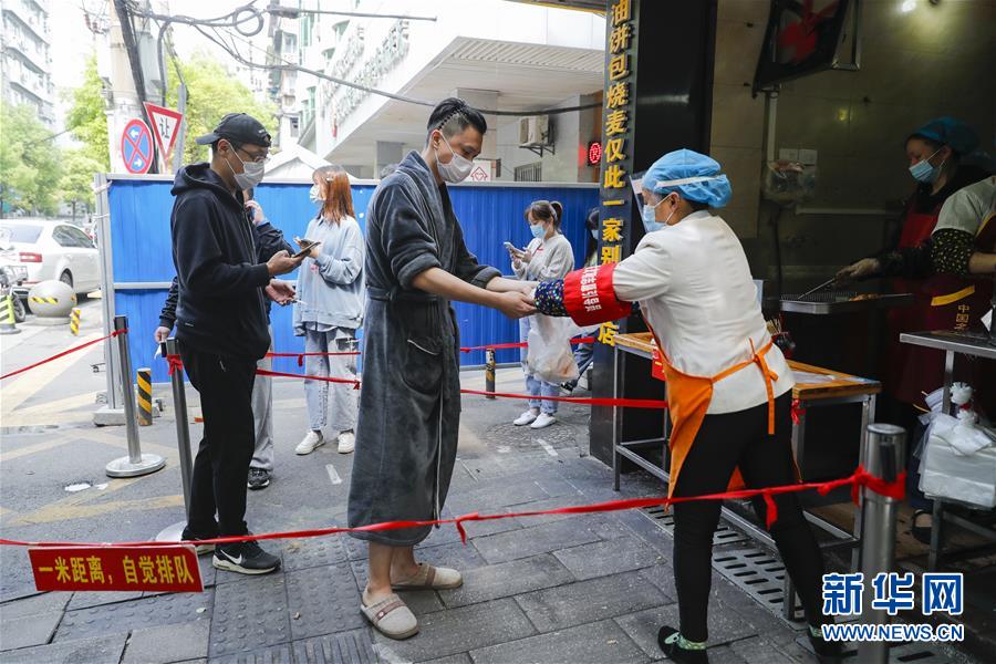 （新华全媒头条·图文互动）（15）江城“归来” 不负韶华——武汉“解封”半月记