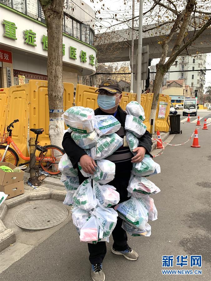 （新华全媒头条·图文互动）（30）风雨无阻向前进——写在全国疫情防控阻击战取得重大战略成果之际