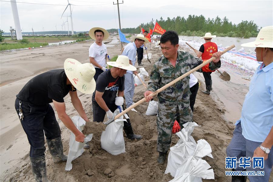 （新华全媒头条·图文互动）（3）筑起共御水患的钢铁长堤——战洪一线的“干群关系新答卷”