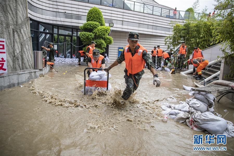 （防汛抗洪·图文互动）（4）筑起防大汛的坚强防线——重庆防御长江、嘉陵江过境洪峰现场记录