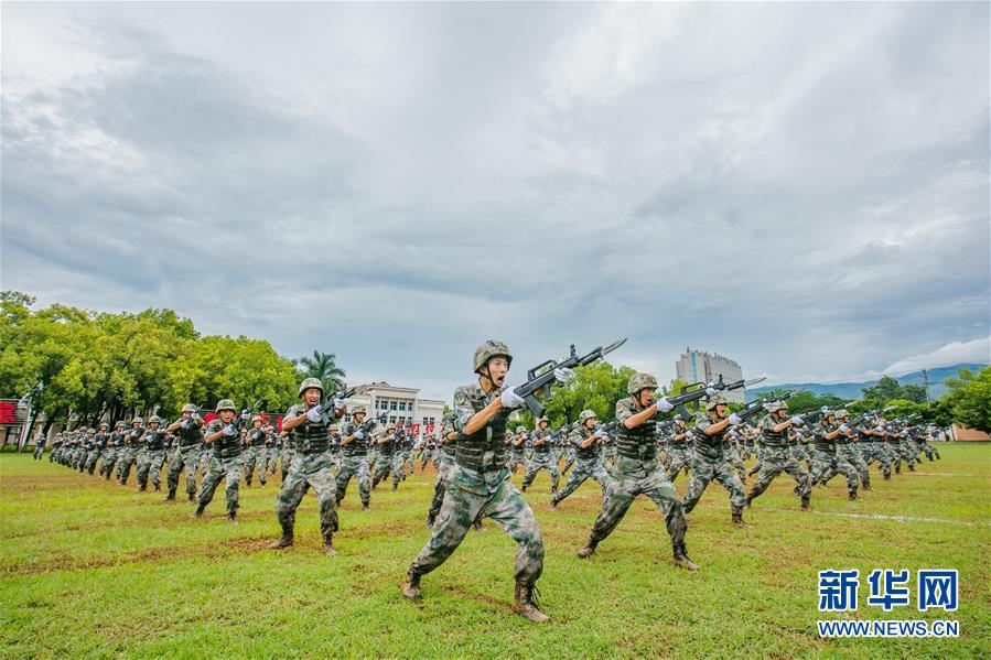 （在习近平强军思想指引下·我们在战位报告·图文互动）（2）千里移防，铁心跟党走——南部战区陆军第75集团军某红军旅政治建军、练兵备战记事